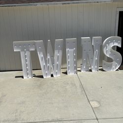 TWINS MARQUEE LETTERS 