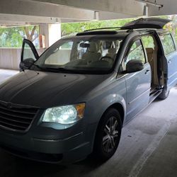 2008 Chrysler Town & Country