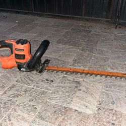 Black+Decker BEHTS300 20in. Electric Plug-in Hedge Trimmer