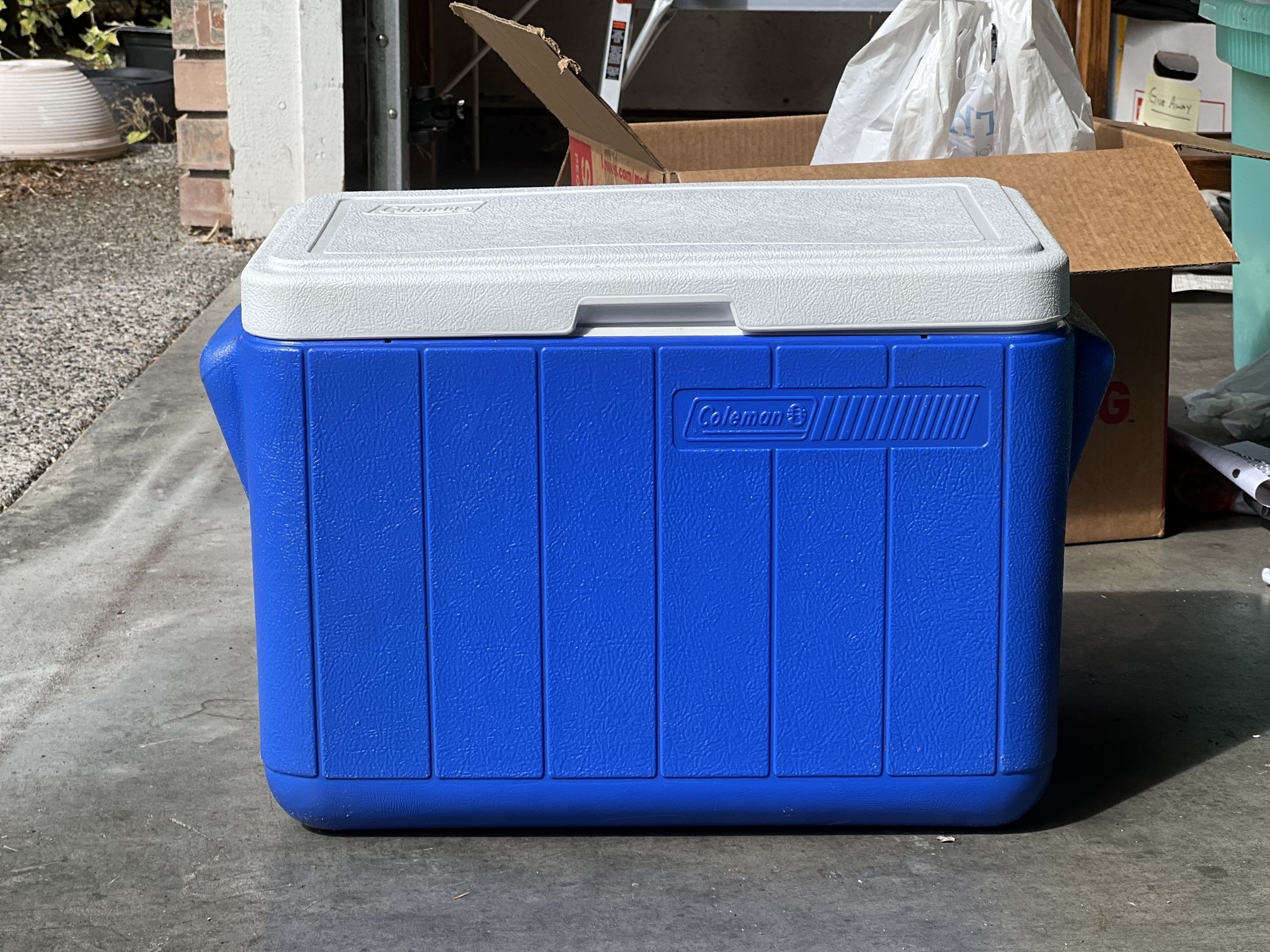 Coleman Cooler - Model 5277 - Vintage / Classic
