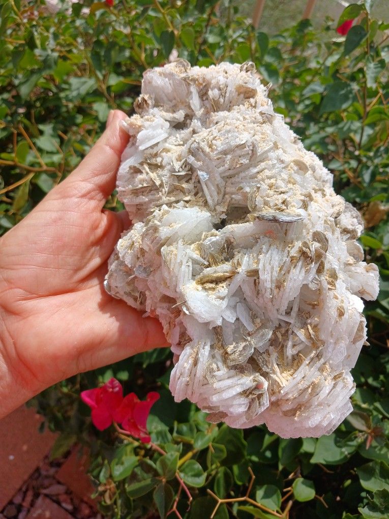 970 GRAMS ALBITE WITH MUSCOVITE FROM BRAZIL