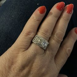 Beautiful 14K GOLD Plated With Grade AAA Zirconia .... Size 8