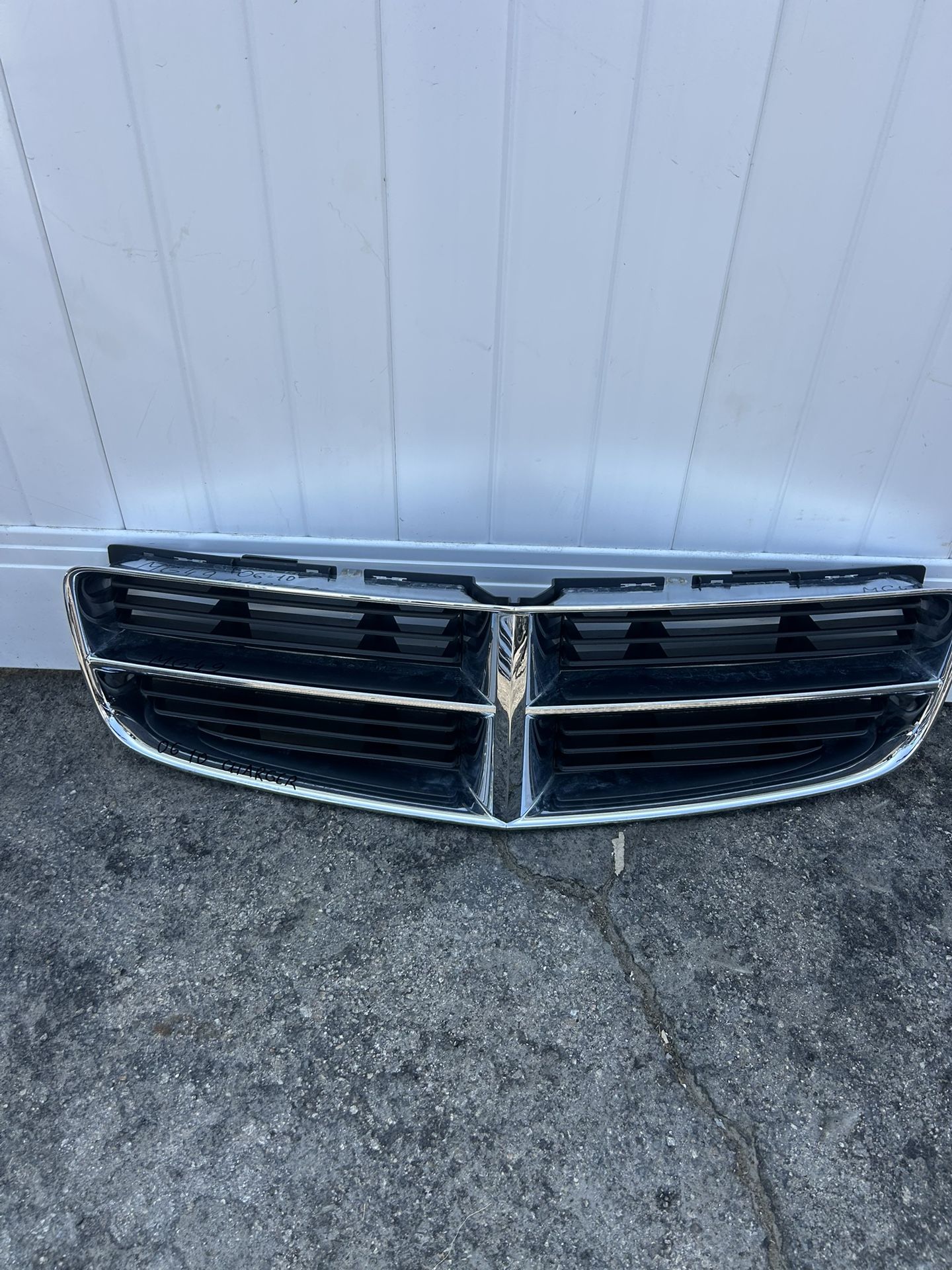 2006 2007 2008 2009 2010 Dodge Charger Front Upper Grille OEM
