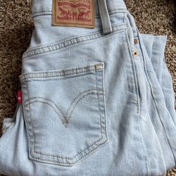 Women Levi jeans