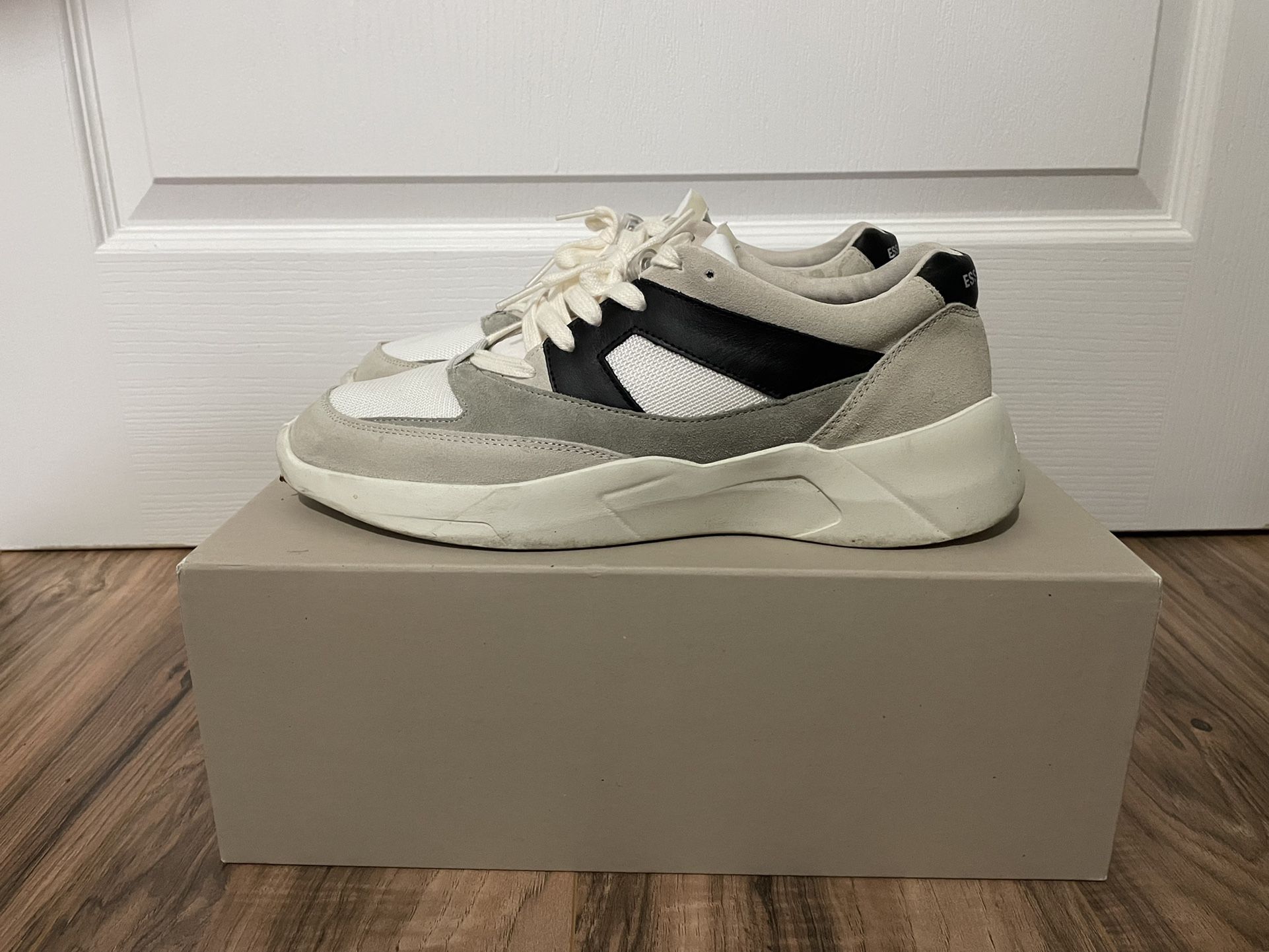 at fortsætte Grøn baggrund generation Fear Of God Essentials Sneakers for Sale in Tacoma, WA - OfferUp