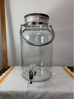 Clear 1.5 Gallon Glass Beverage Dispenser with Wood Lid