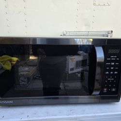 Vissani Countertop Microwave 