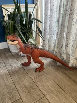 Jurassic World Super Colossal Carnotaurus Toro 39” Dinosaur Figure JP Park