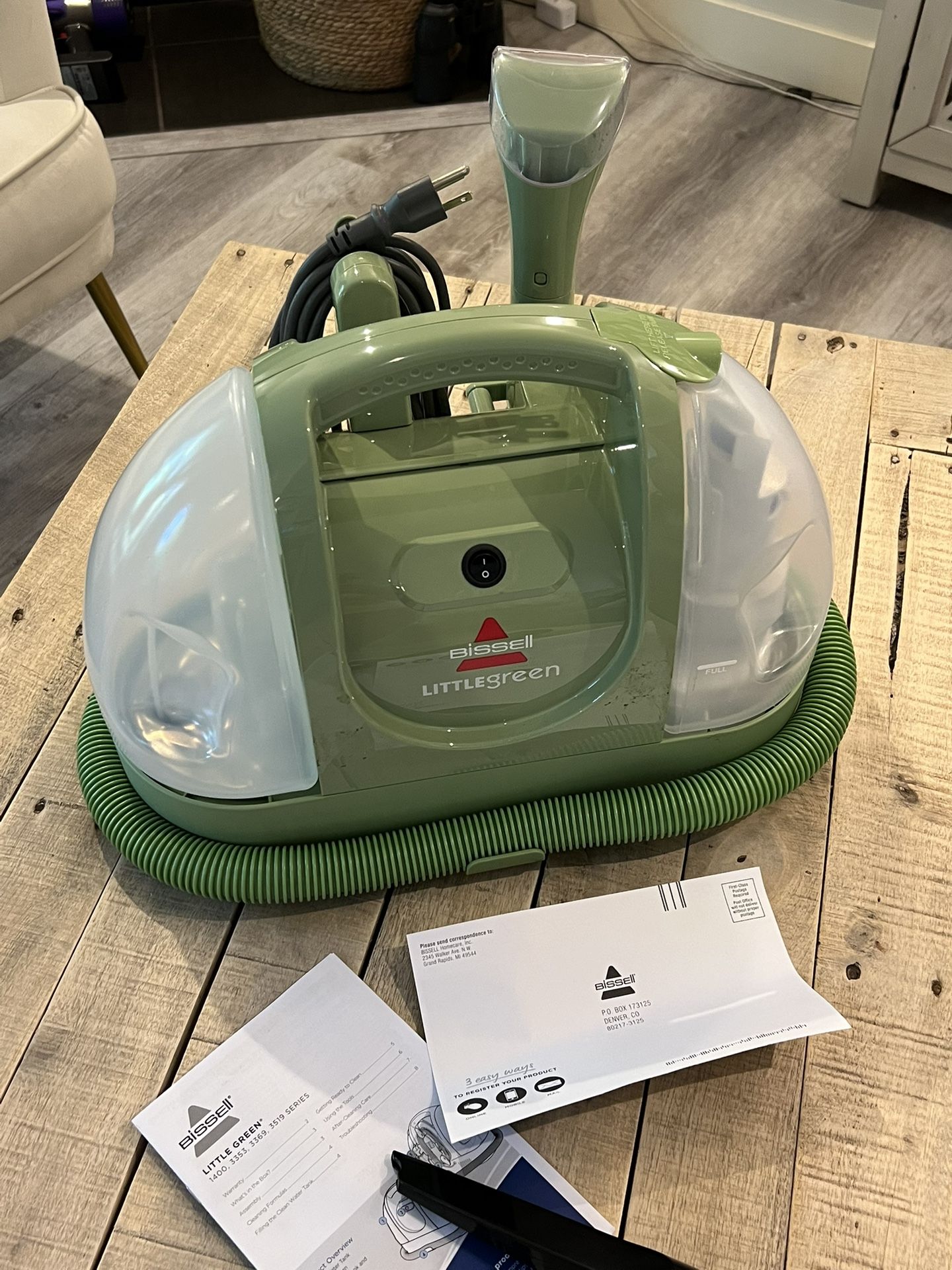 Carpet Cleaner - Upholstery Cleaner