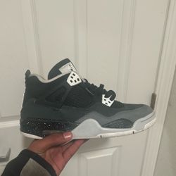Jordan 4s  They Only Been Wore Twice 