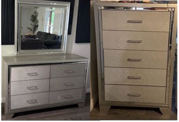 Mirror vanity/dresser