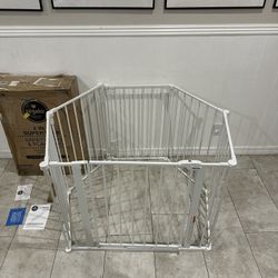 Super Wide Pet Gate / Baby Gate / Playpen - Adjustable 56” - 130”