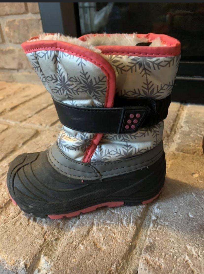 Girls size 8 snow boots