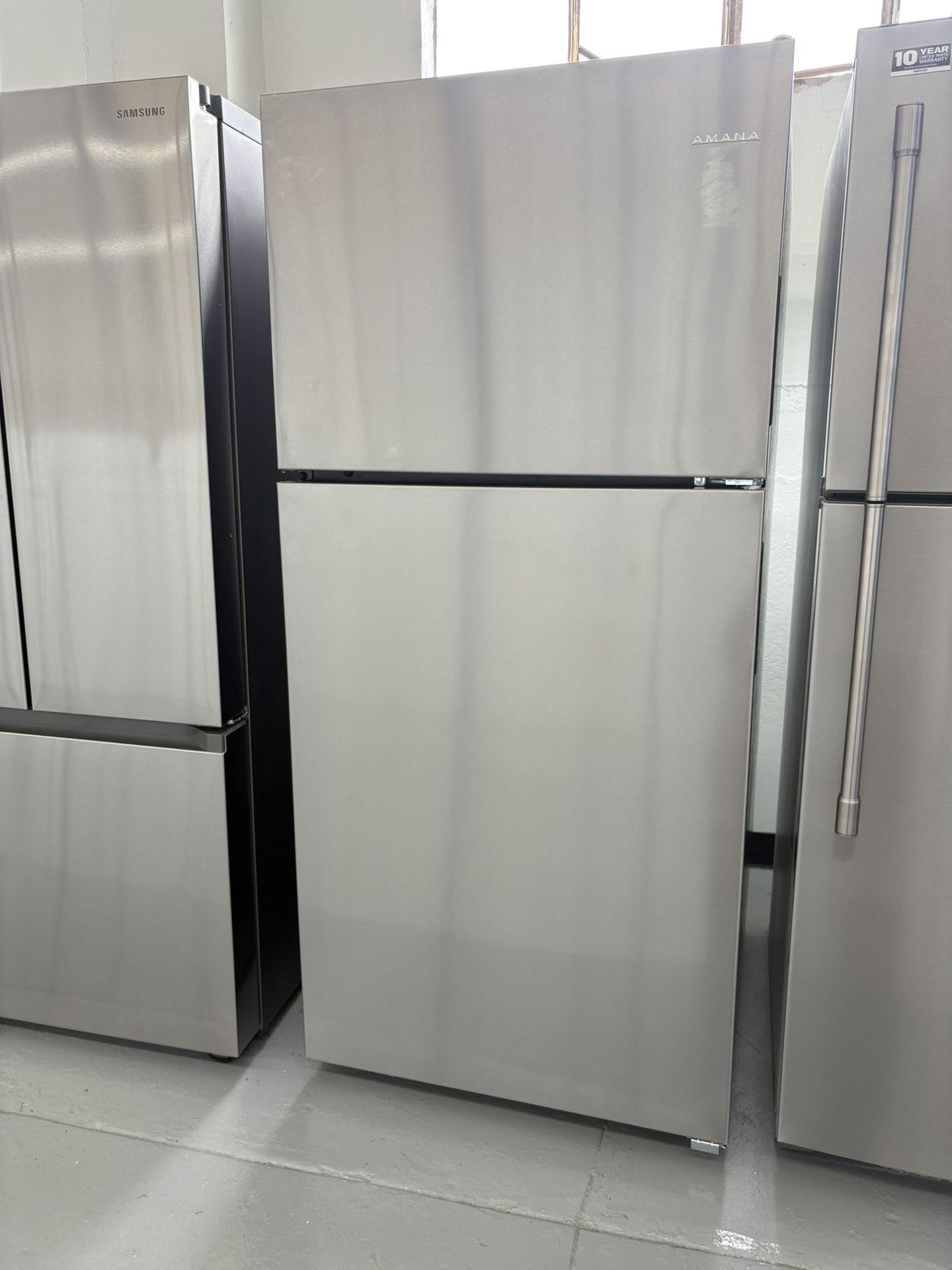 AMANA 30” 18.2 Cu Ft Refrigerator