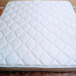 North American Bedding Ki,ng ma,ttress 11 inch, Pillow top.