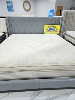 King sizes bed with mattress