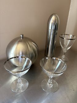 Stainless steel ice bucket shaker