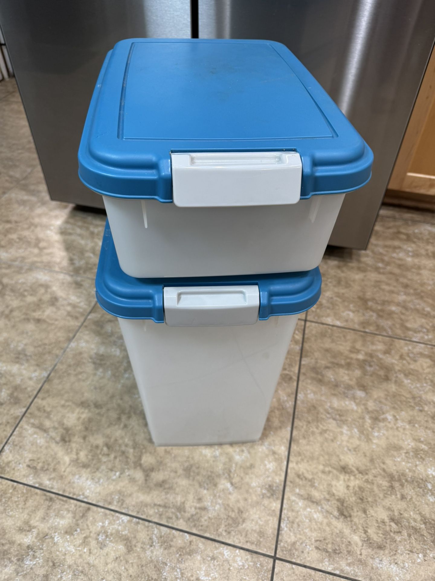 Storage bin W Scoop