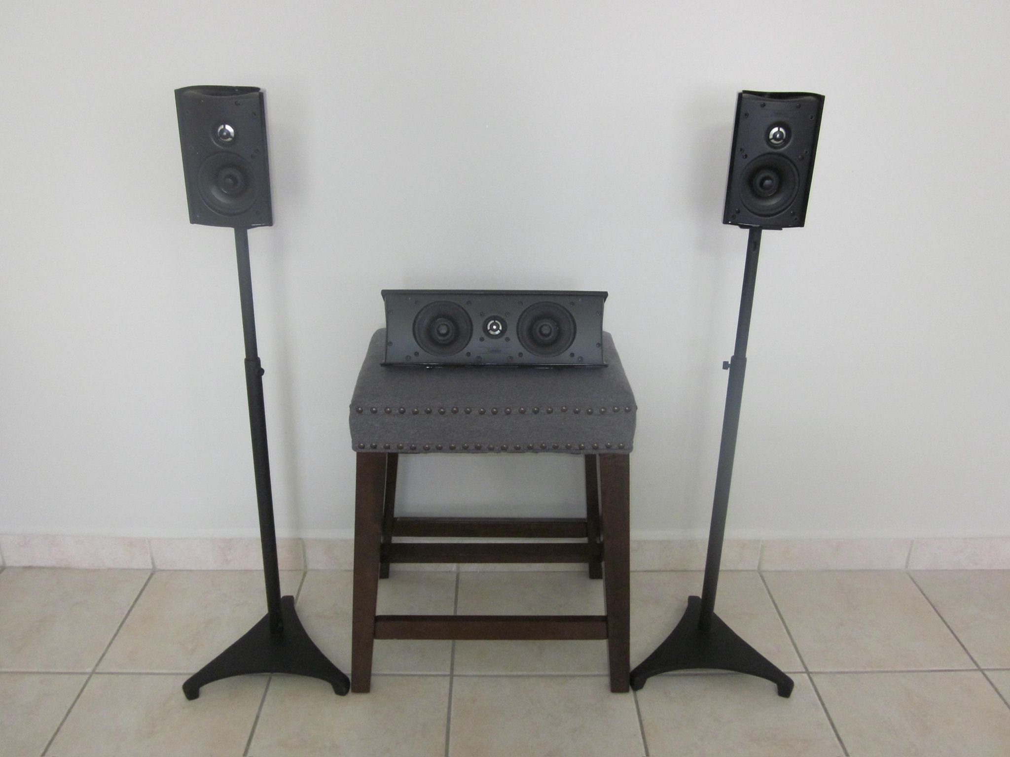 Definitive Technology Pro Cinema Home Theater Speaker System . Pro Monitor 800 And Pro Center 1000 And Stands . Mint . Must See To Appreciate .