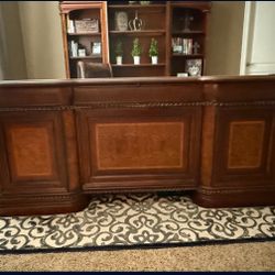 Office Desk And Swivel Chair 
