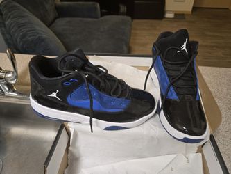 Nike Jordan Max Aura 2 - Size 7.5 (Brand New)