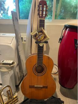 Carlo Robelli Classical Guitar (Nylon Strings) + Stand & Case