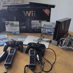 Nintendo Wii RVL-001 Console Bundle – Complete in Box (GameCube Compatible)