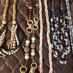 6 necklaces of wood beads and precious stones
