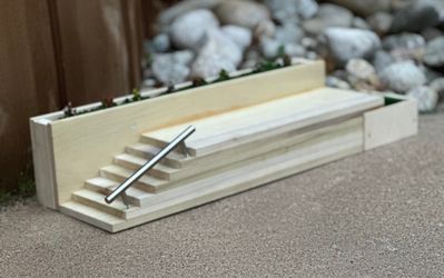 Fingerboard 7 Stair With Handrail And Planter