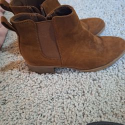Boots Size 6