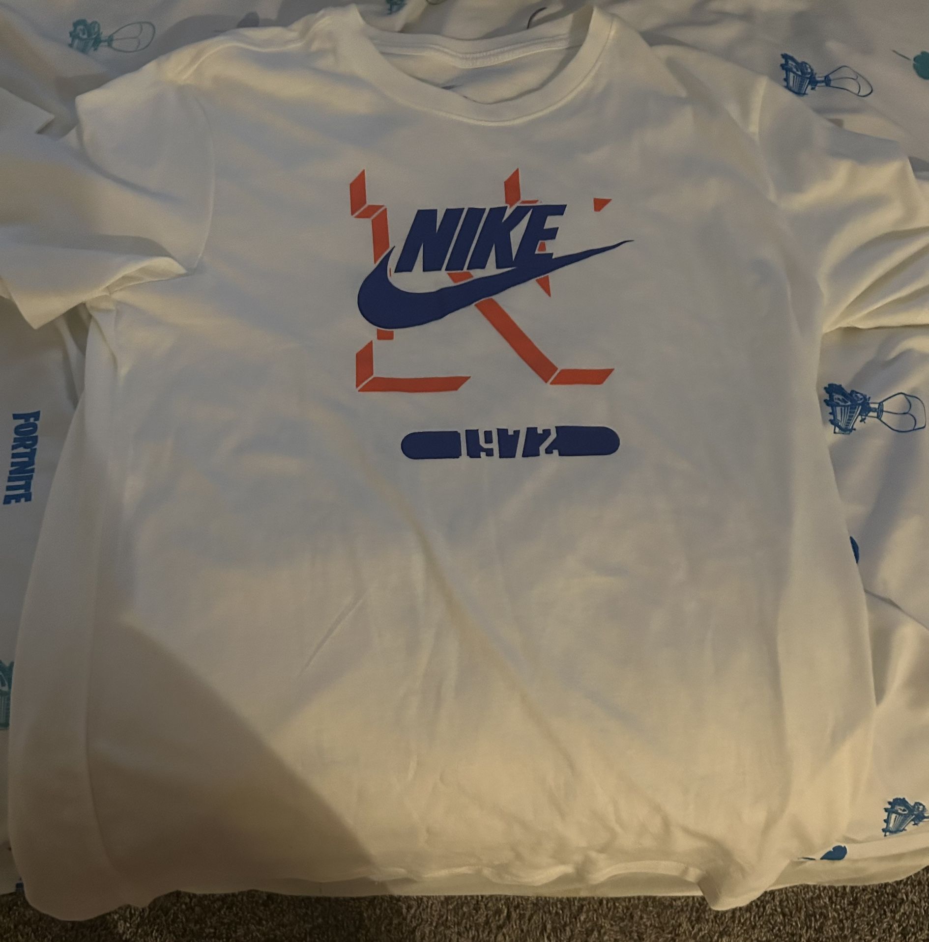 Nike, White, Size Medium