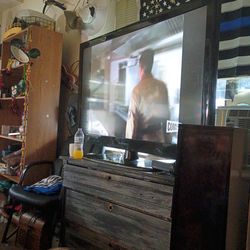 Speakers  theater logic  and  t.v home theater this home theater is in mint condition just moving and would love to lighten my load to a family that w