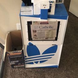 Adidas Newspaper Stand / Machine