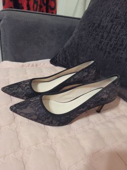 Black Lace Pointed-Toe Kitten Heel Pumps