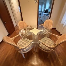 Dinning Table And Chairs 