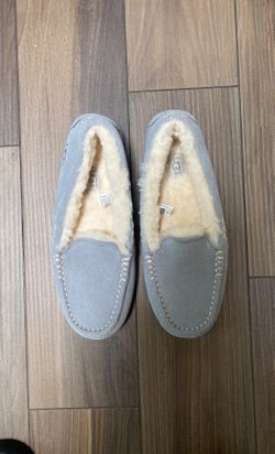 Women’s Ugh Slippers Size 9