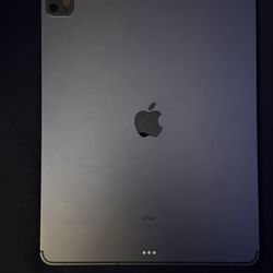  iPad Pro 12.9” 4th Gen 1.02 TB - Magic Keyboard