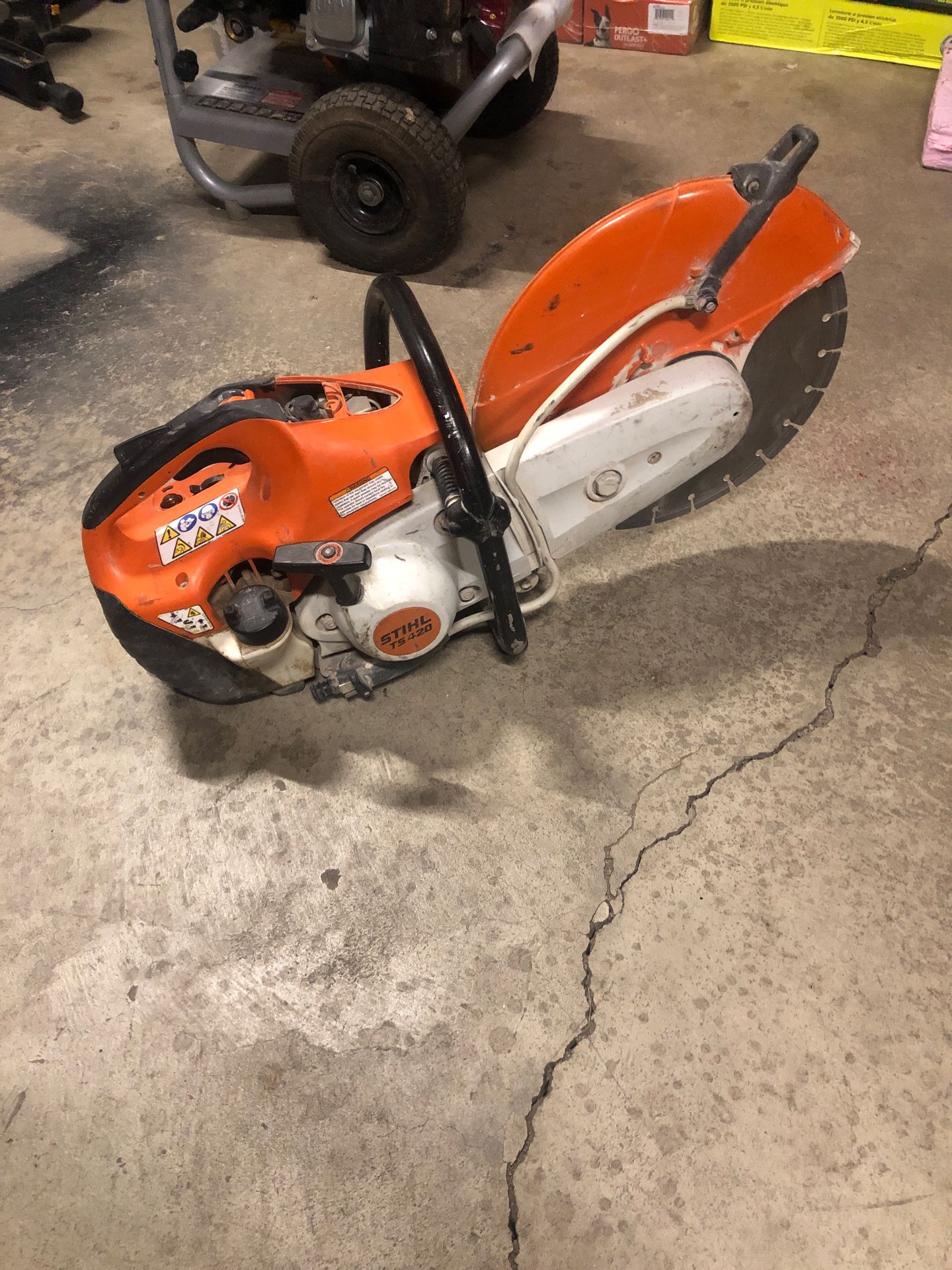 Concrete saw