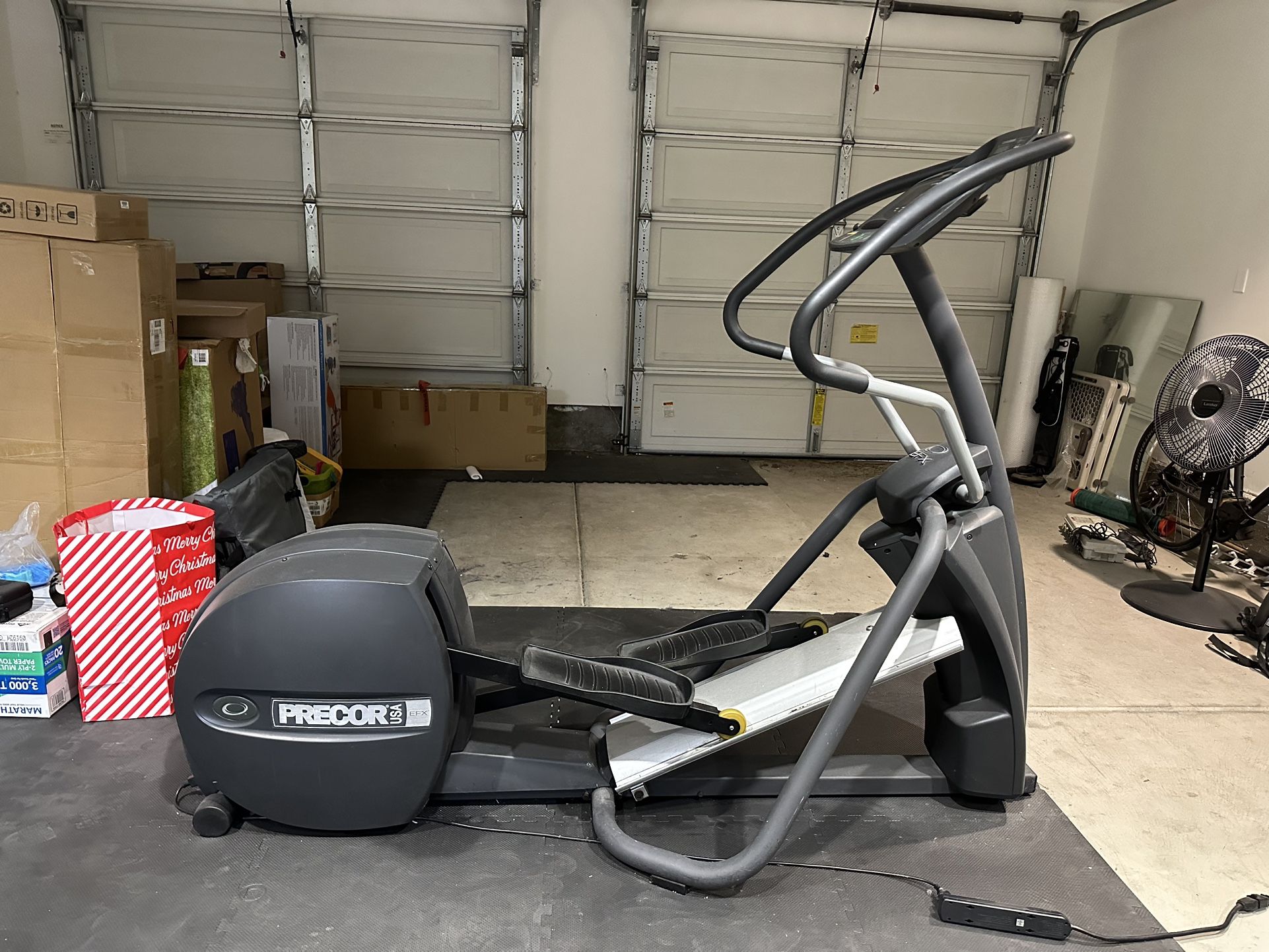 Precor EFX 5.21i Elliptical Trainer