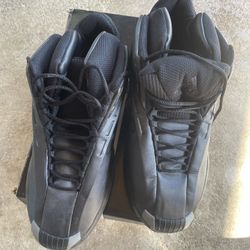Kobe   Adidas 1 crazy collectible shoes size 9
