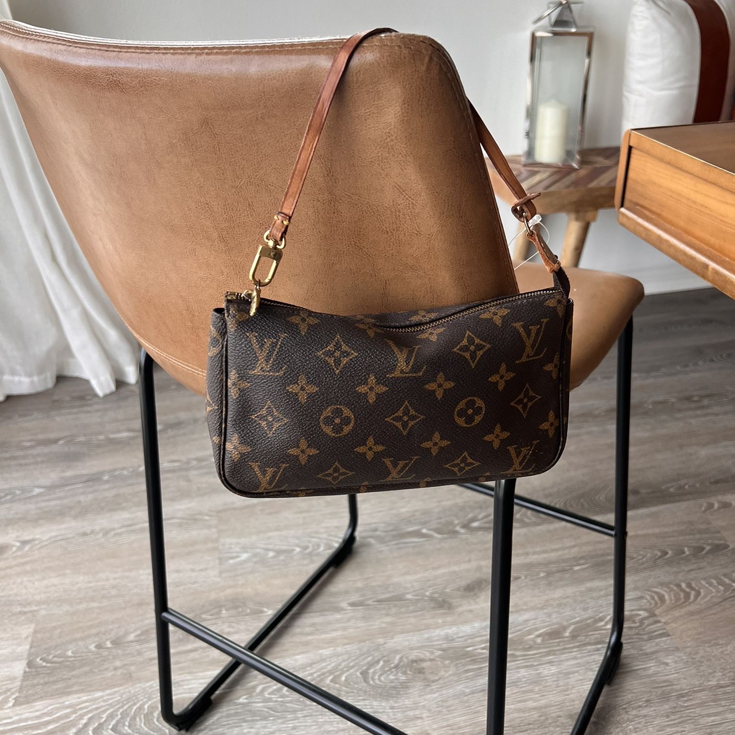 Louis Vuitton Monogram Pochette Accessories – Dina C's Fab and Funky  Consignment Boutique