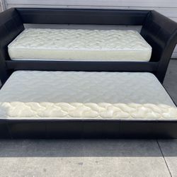 Twin  Beds Canitas 