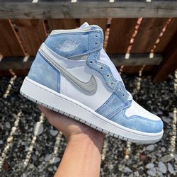 Jordan 1 High Hyper Royal (Size 5.5Y)