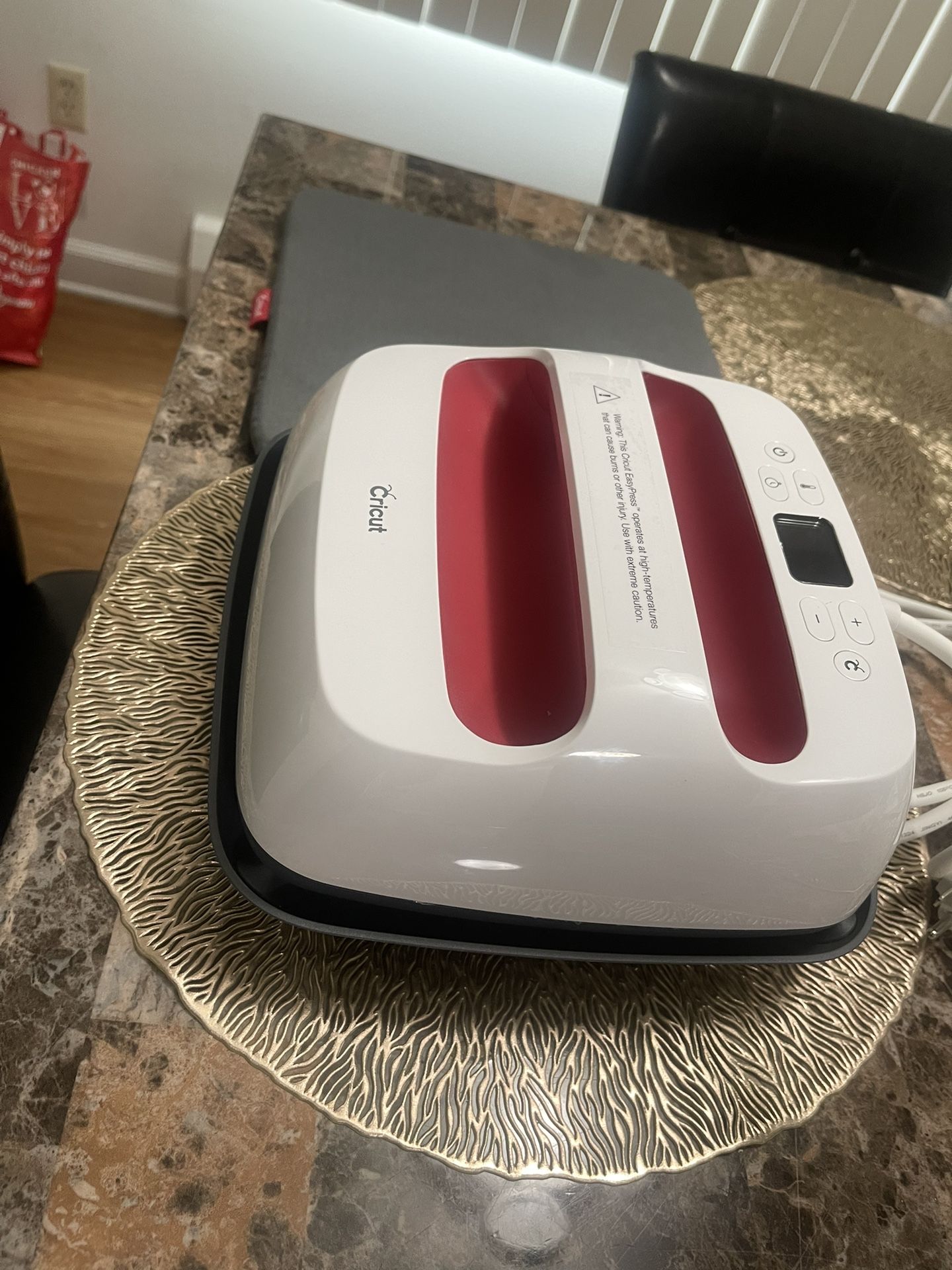 Cricut® EasyPress™ 2 Raspberry, 9" x 9"