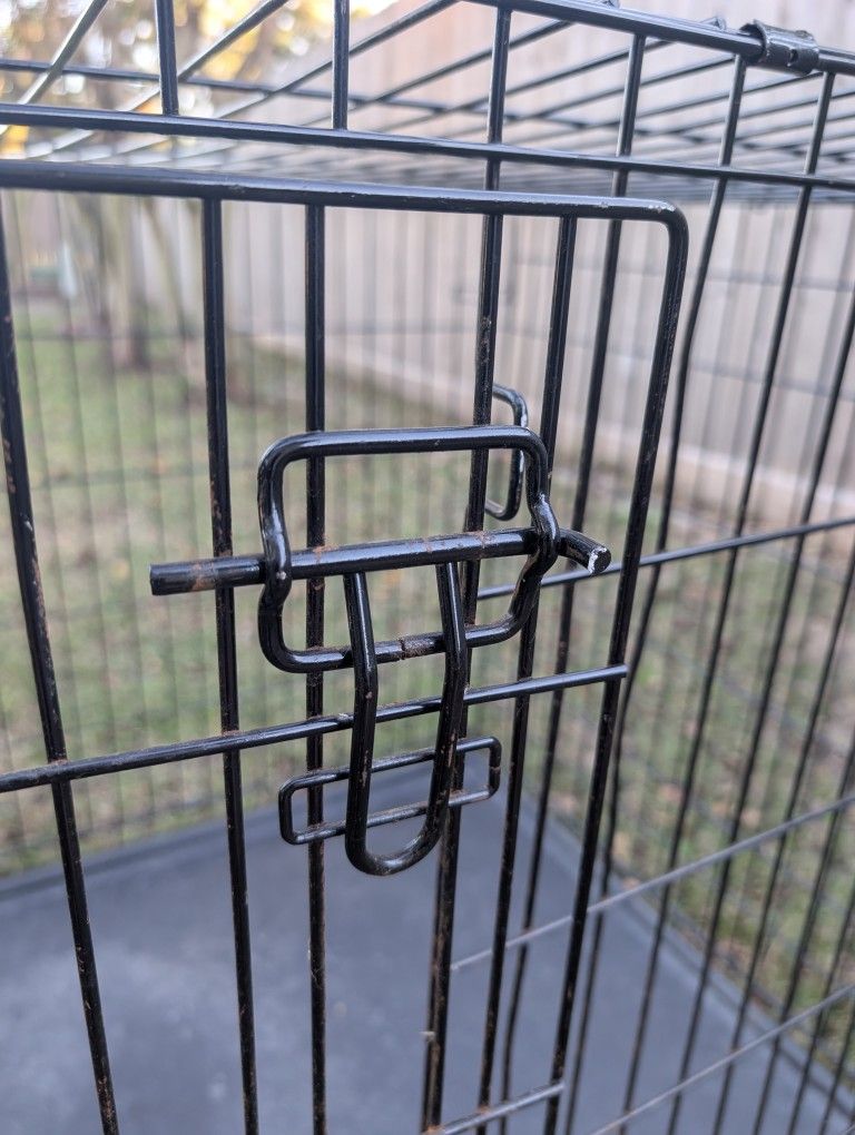 I Crate Large Pet cage In Great Shape and Portable!