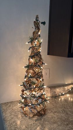 Lighted Grapevine Cone Christmas Tree