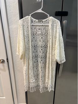 Ladies, cover-up, lace size medium Charlotte roof new with tags Ladies, cover-up, lace size medium Charlotte ruse new with tags