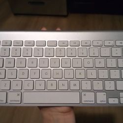 Apple Keyboard 