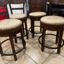 4 swivel dining chairs in excellent condition