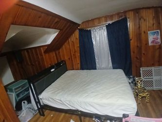 MOVING SALE.... Queen Bed
